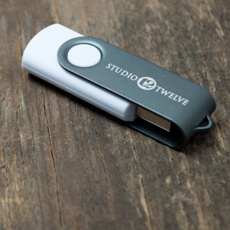 64 GB ENGRAVED SWIVEL FLASH DRIVE 3.0.